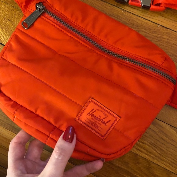 Herschel Fifteen Hip Pack Quilted Fiery Red - Picture 4 of 9